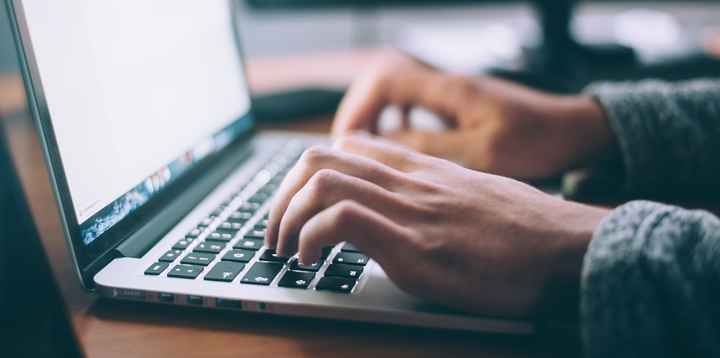 Aprender a digitar rápido no teclado com todos dedos